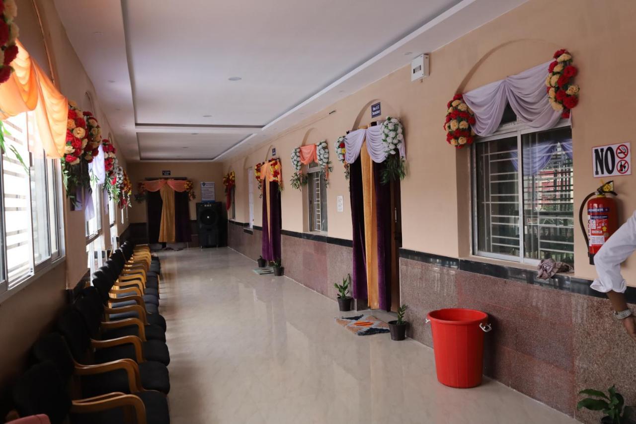 Отель Rail Nest Kharagpur Экстерьер фото