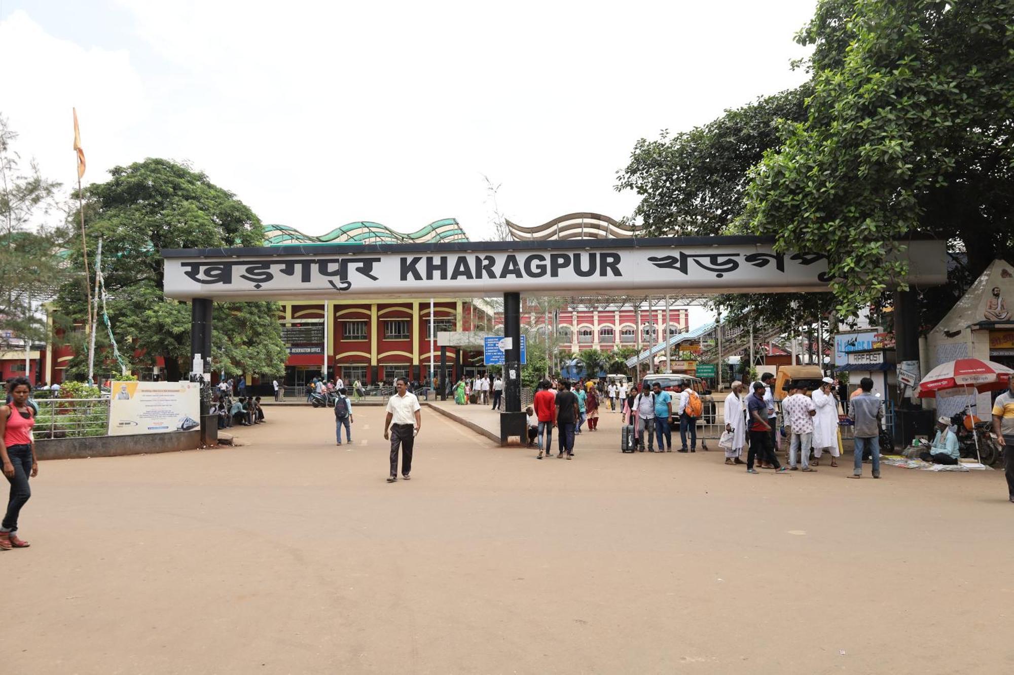 Отель Rail Nest Kharagpur Экстерьер фото